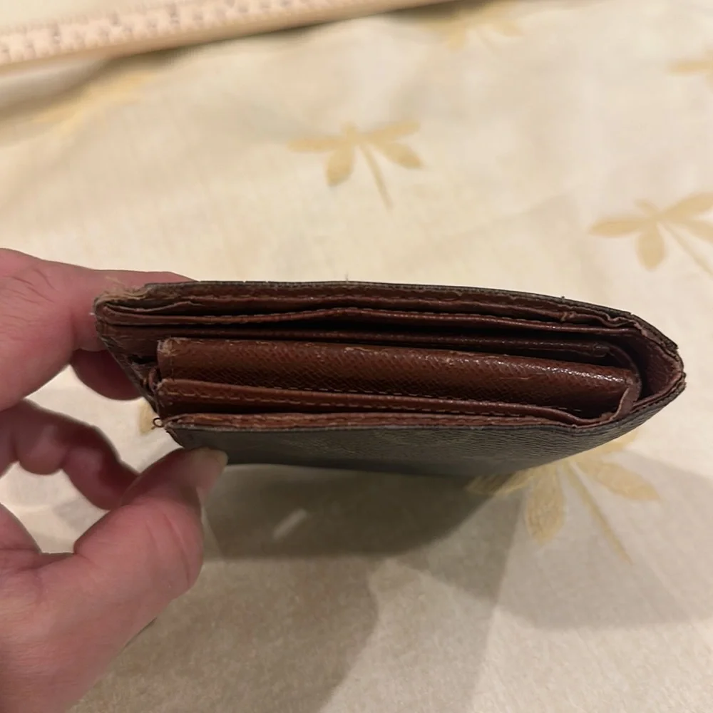 Louis Vuitton / LV Vintage Brown Monogram Logo Bifold Wallet w/ Coin Compartment